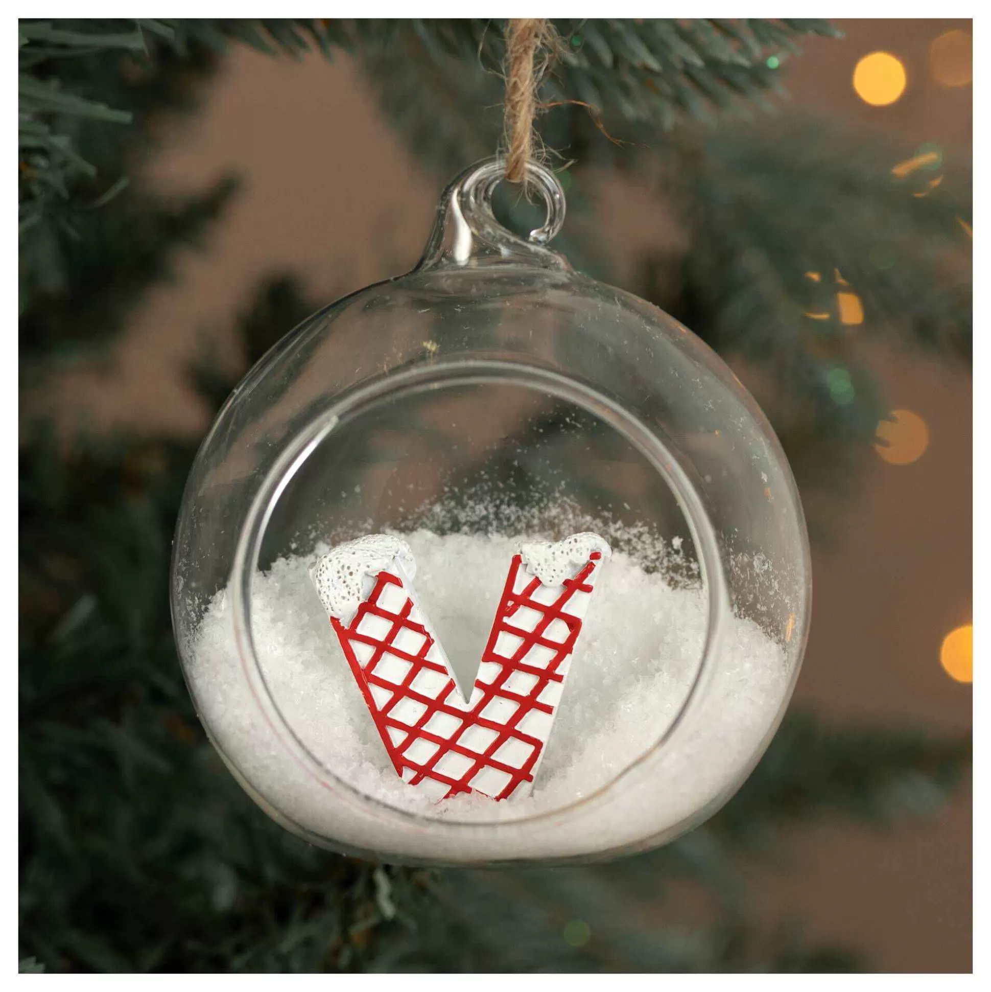 christmas_resin_letter_v_decoration_4cm_2.webp Christmas Resin Letter V Decoration 4Cm-Hobbycraft Hot