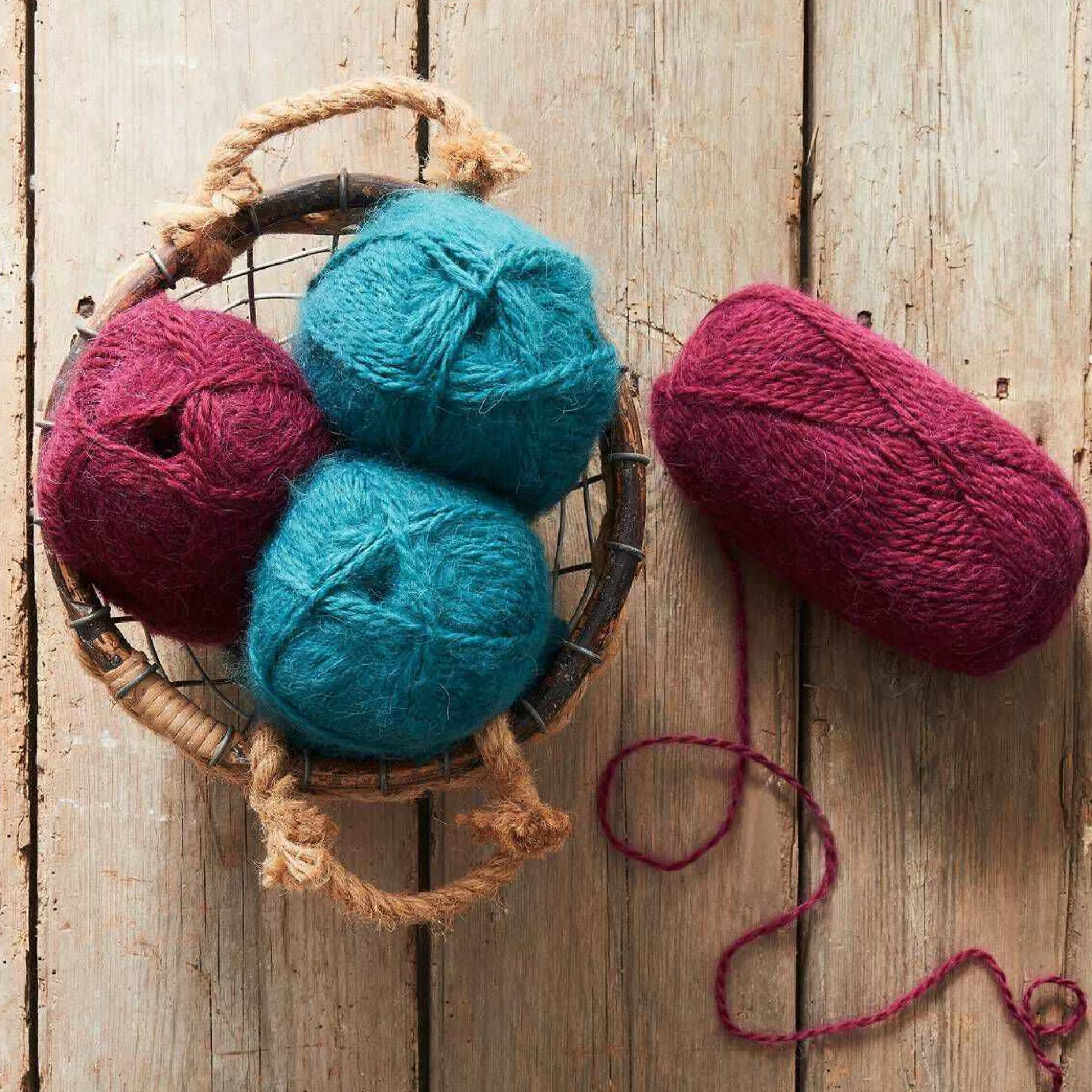 knitcraft_green_teal_leader_of_the_pac_aran_yarn_100g_4.webp Knitcraft Green Teal Leader Of The Pac Aran Yarn 100G-Hobbycraft Discount