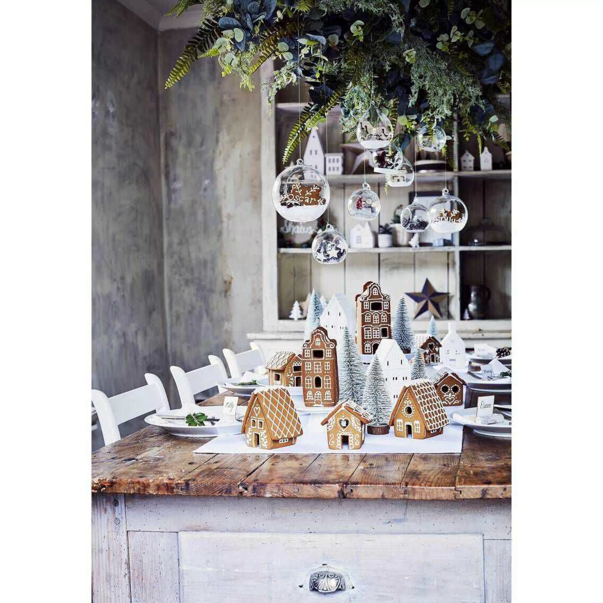 round_fillable_glass_bauble_8cm_5.webp Round Fillable Glass Bauble 8Cm-Hobbycraft Clearance