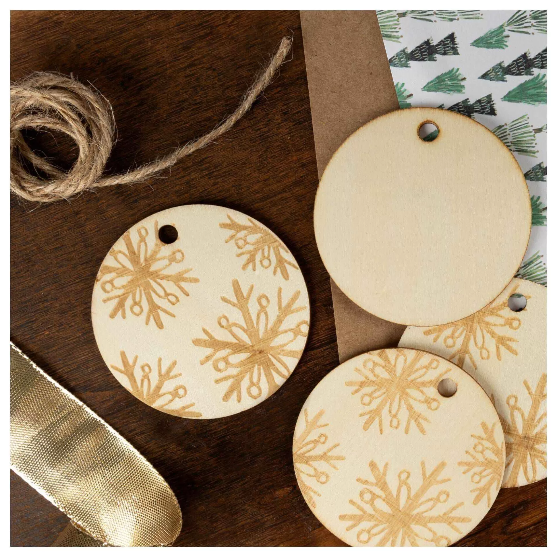 round_snowflake_wooden_gift_tags_6cm_4_pack_2.webp Round Snowflake Wooden Gift Tags 6Cm 4 Pack-Hobbycraft New